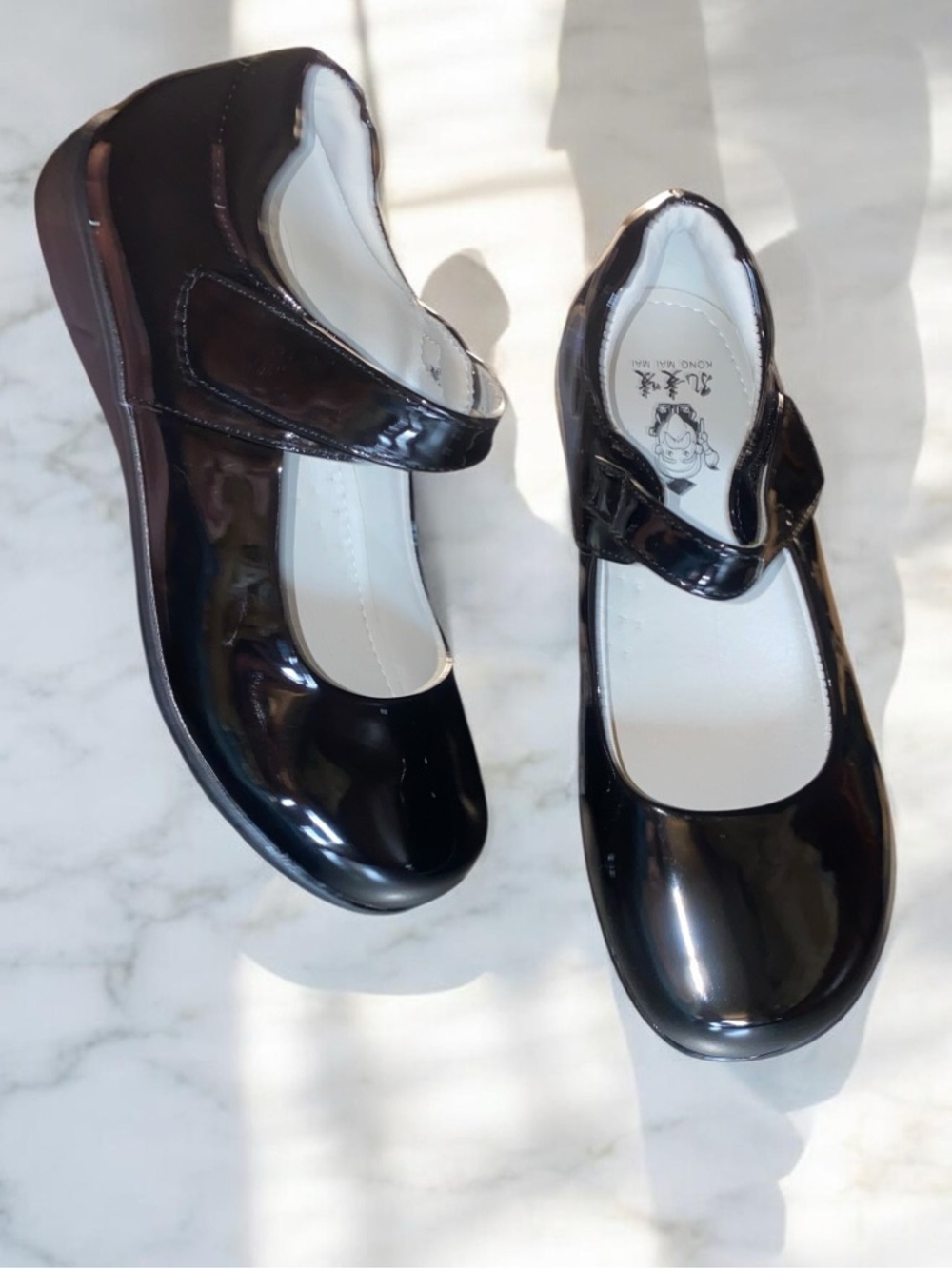 Kong Mai Mai  black patent leather Mary Jane shoes for girls uniform Sz 1.5